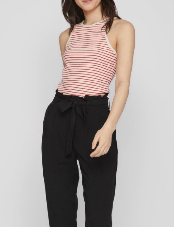 Maiou Vila, crem/rosu