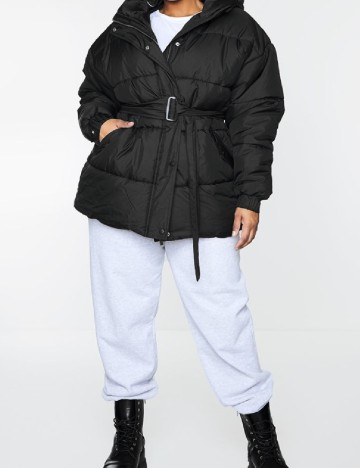 Geaca PrettyLittleThing Plus Size, negru