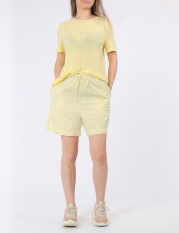 Pantaloni scurti Vero Moda, galben