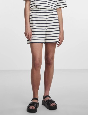 Pantaloni scurti Pieces, ecru