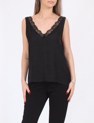 Maiou Jacqueline de Yong, negru