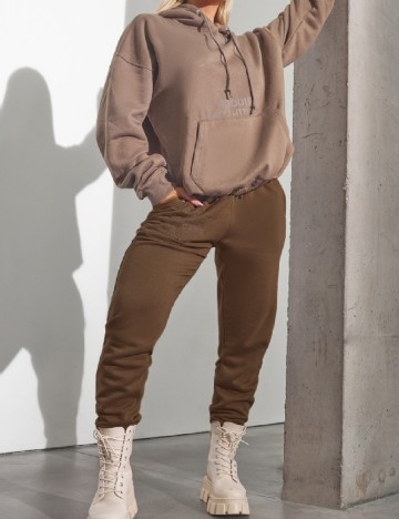 Pantaloni Boohoo, maro