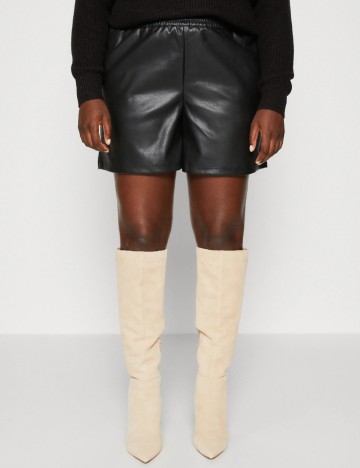 Pantaloni scurti Vero Moda Curve, negru