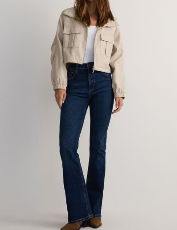 Jacheta Reserved, crem