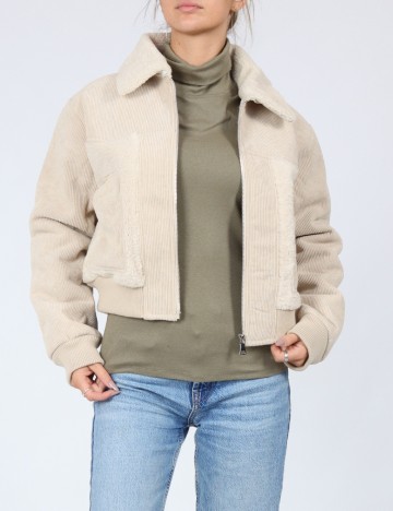 Jacheta PrettyLittleThing, crem