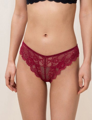 Chilot Triumph, rosu