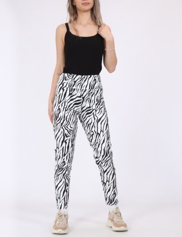 Pantaloni SHEIN, alb/negru