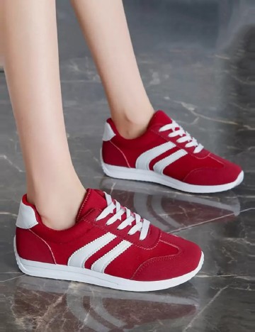 Adidasi SHEIN, rosu