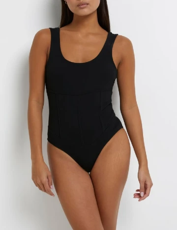 Body River Island, negru Negru