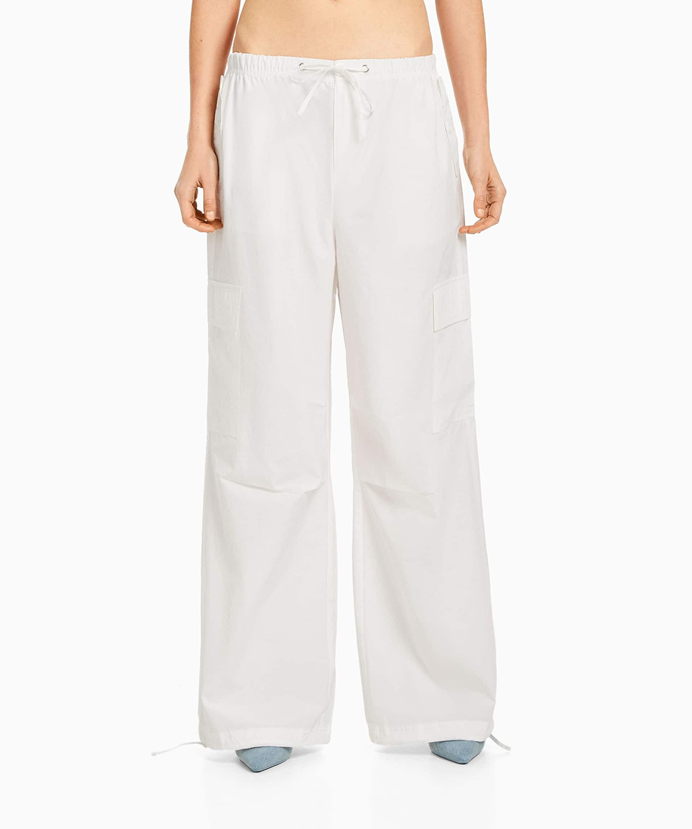 Pantaloni Bershka, alb