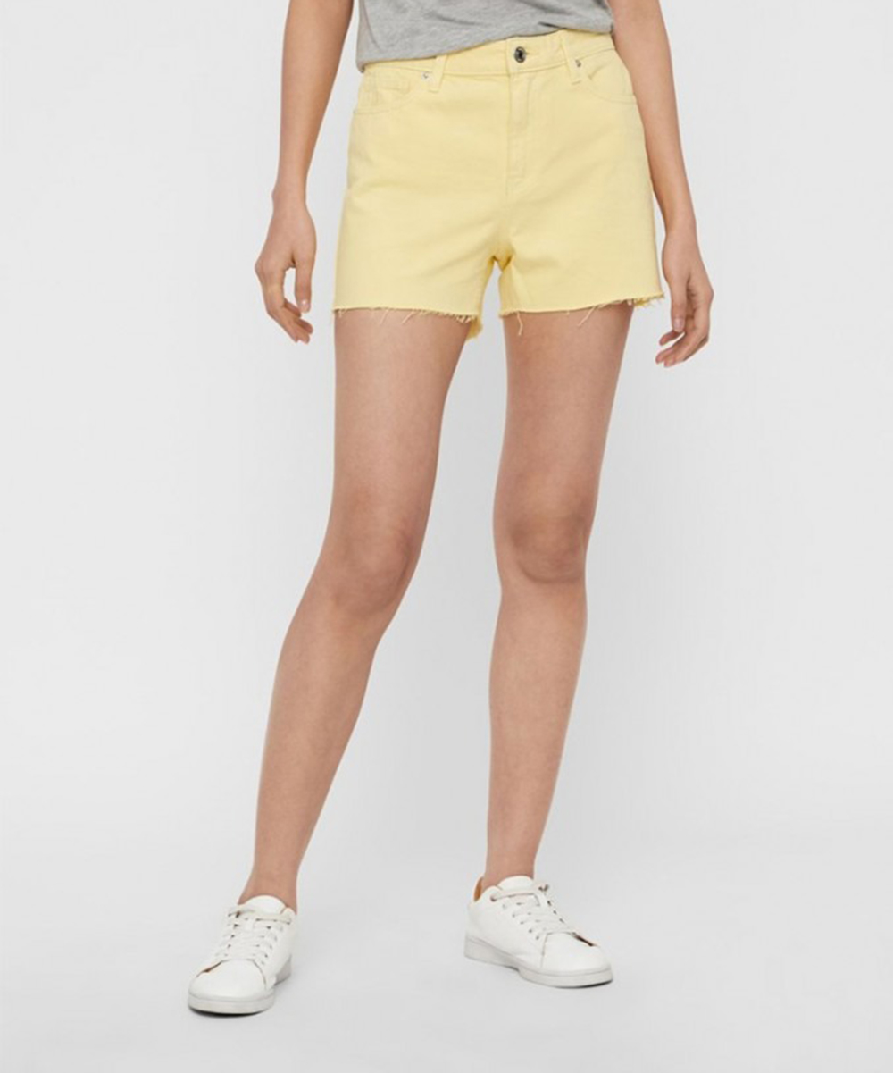 Pantaloni scurti Vero Moda, galben, S