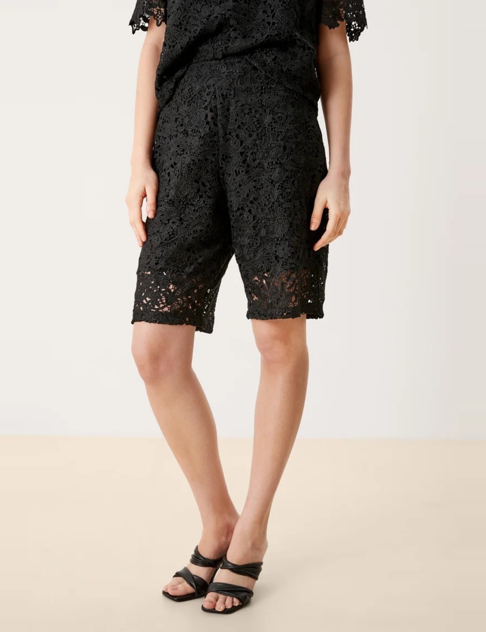 Pantaloni scurti s.Oliver, negru - 1 | YEO