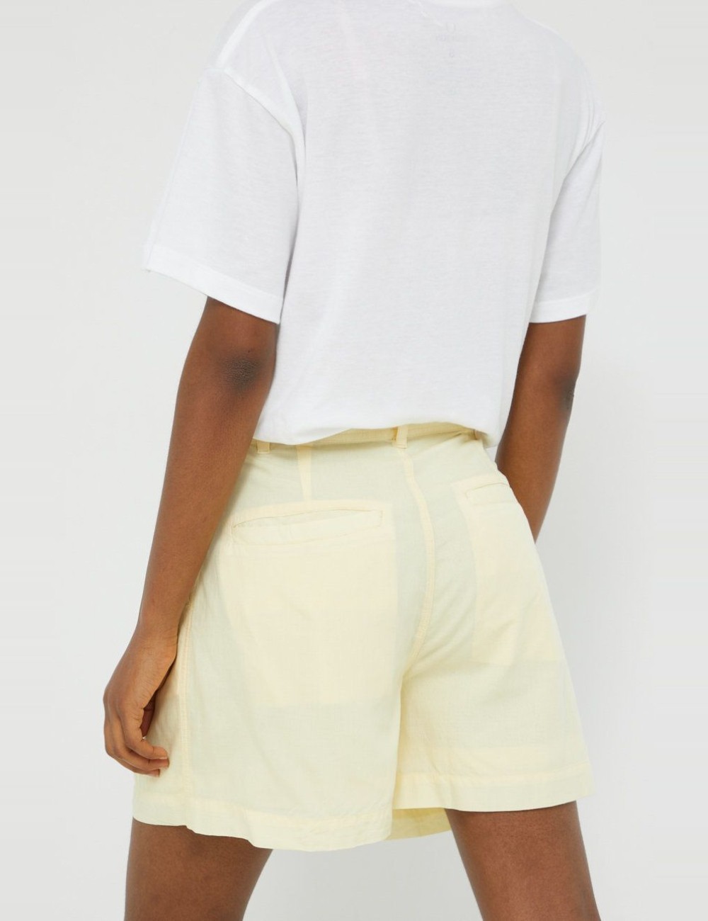 Pantaloni scurti Tommy Jeans, galben - 1 | YEO