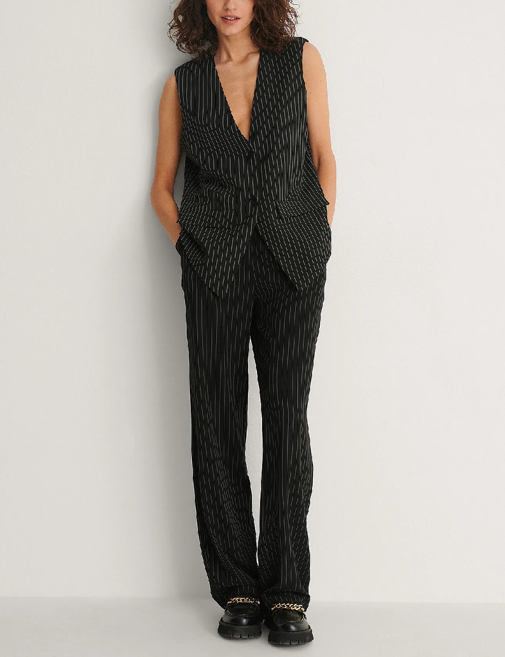 Pantaloni NA-KD, negru