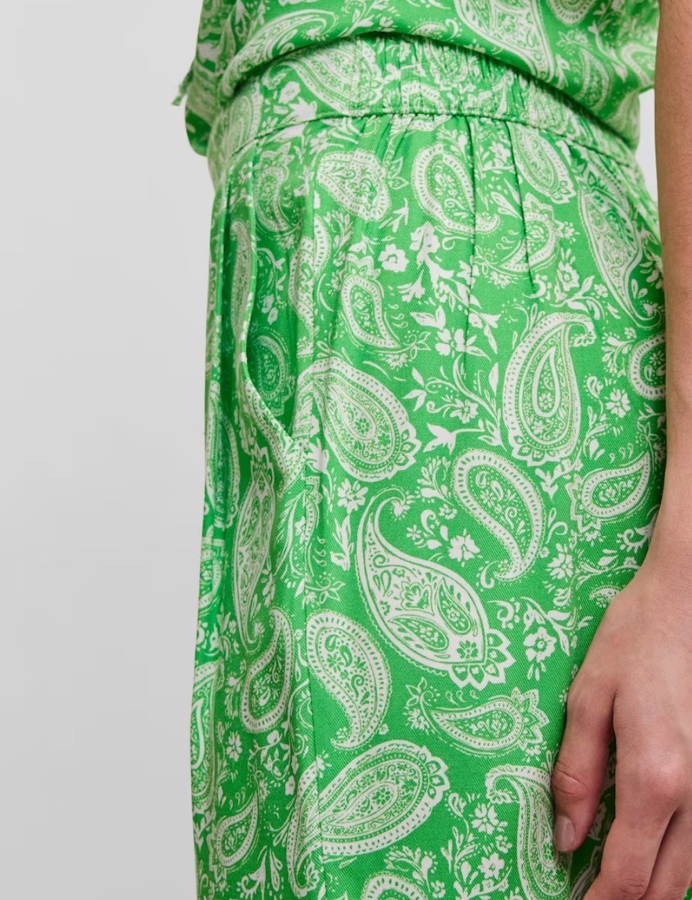 Pantaloni scurti Pieces, verde - 1 | YEO