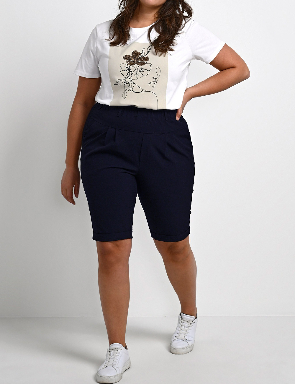 Pantaloni scurti Kaffe Curve, bleumarin