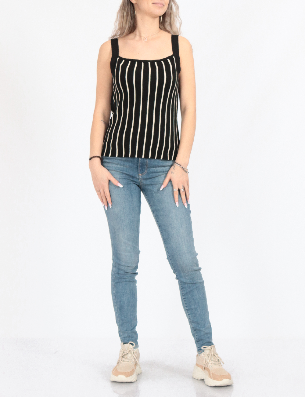 Maiou Pieces, negru