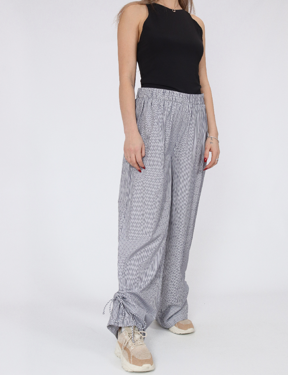Pantaloni Pieces, gri
