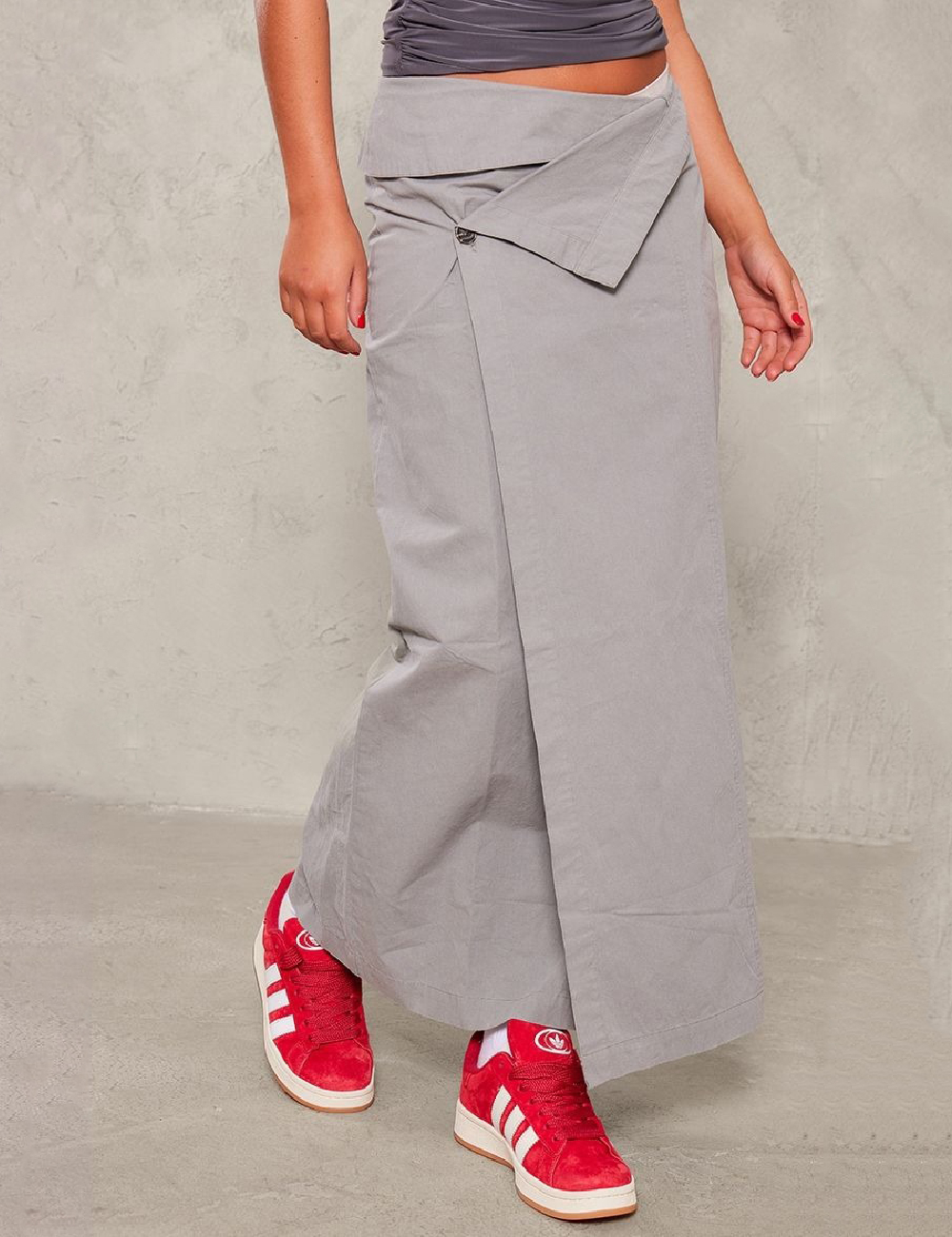 Fusta PRETTYLITTLETHING, gri