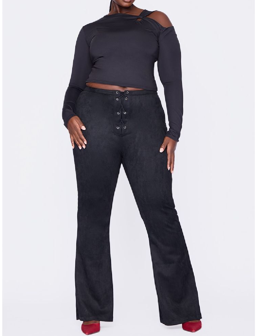 Pantaloni PRETTYLITTLETHING Plus Size, negru