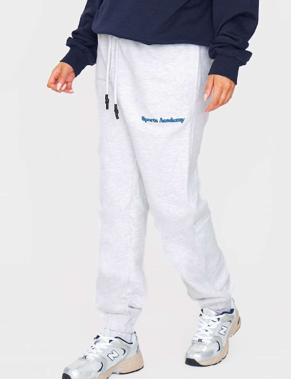 Pantaloni PRETTYLITTLETHING, gri deschis - 1 | YEO