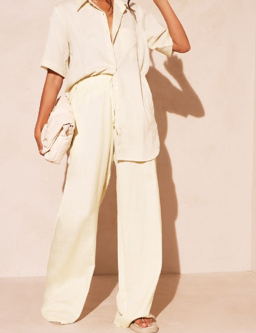 Pantaloni PRETTYLITTLETHING, crem