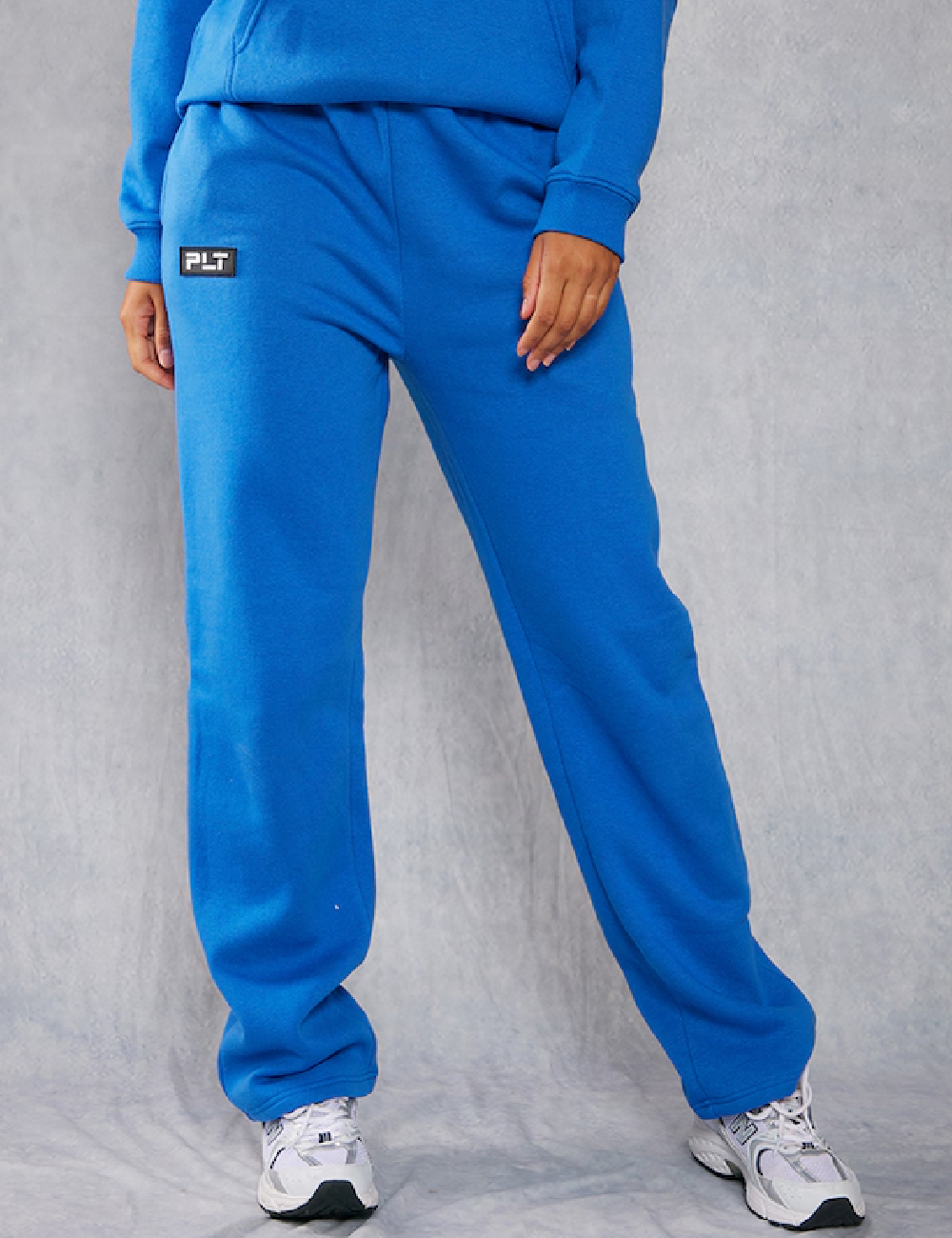 Pantaloni PRETTYLITTLETHING, albastru