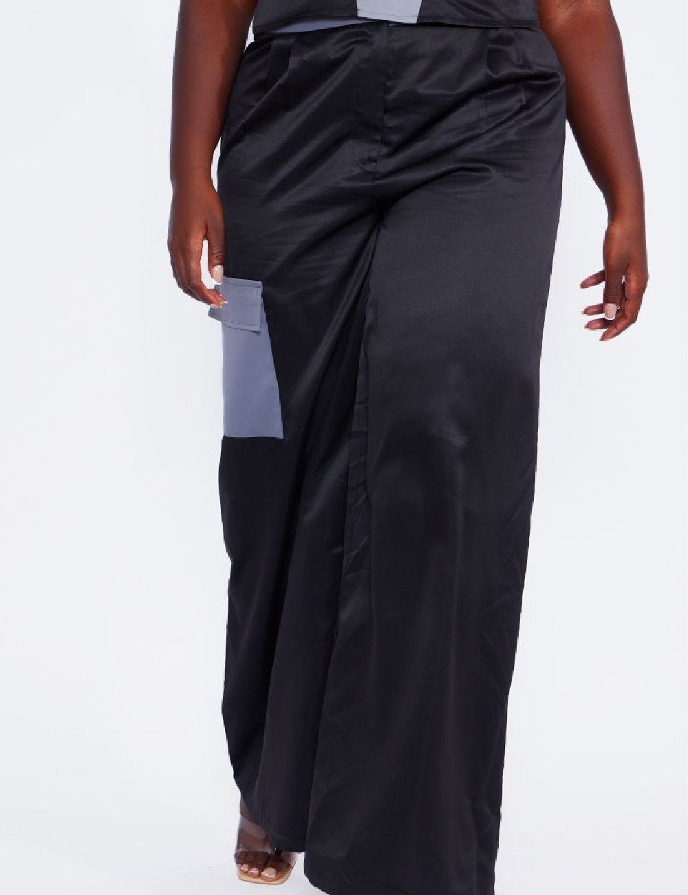 Pantaloni PRETTYLITTLETHING Plus Size, negru - 1 | YEO
