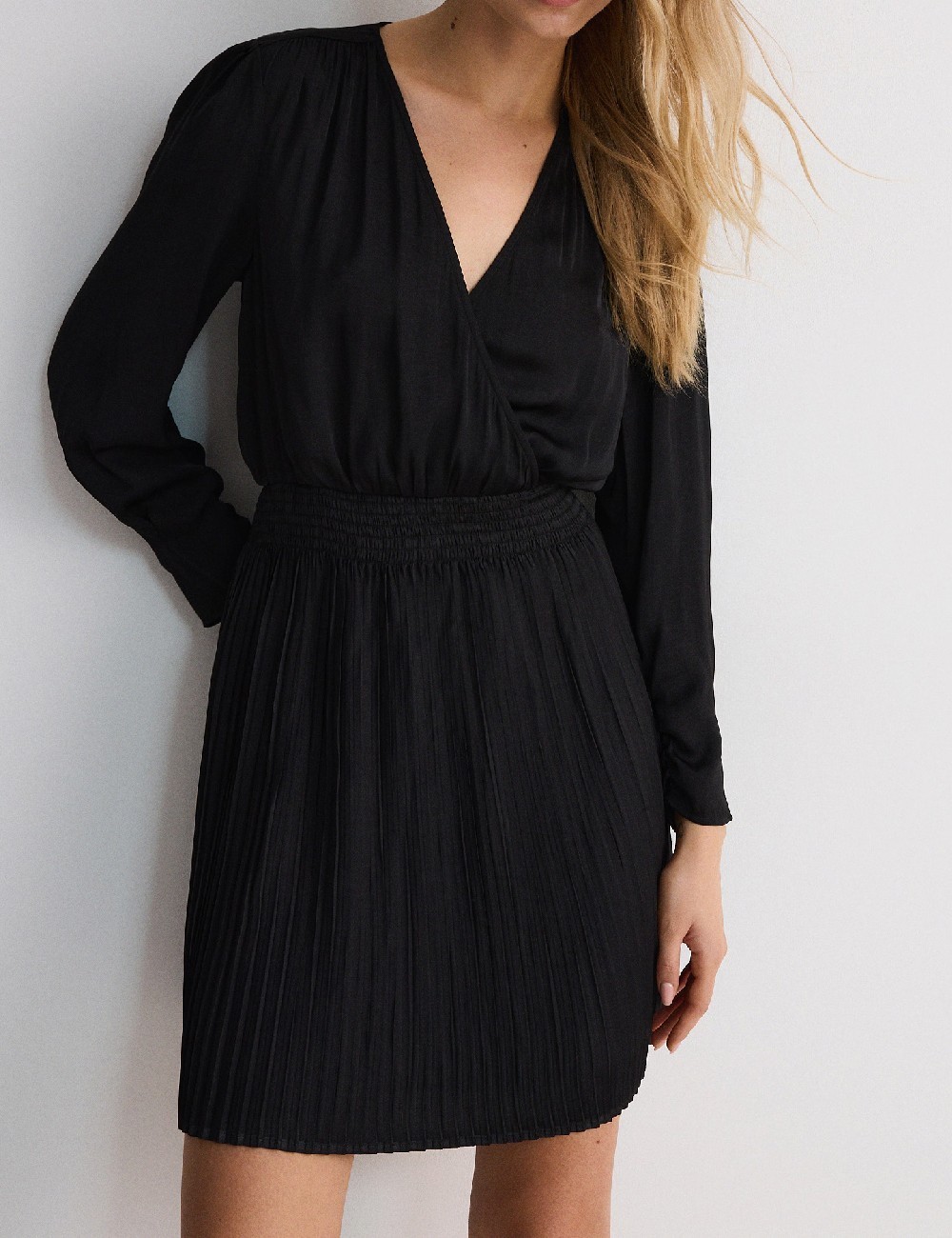 Rochie scurta Reserved, negru - 1 | YEO