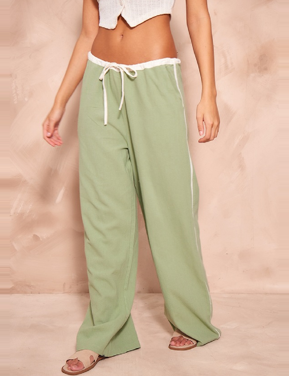 Pantaloni PRETTYLITTLETHING, verde - 1 | YEO