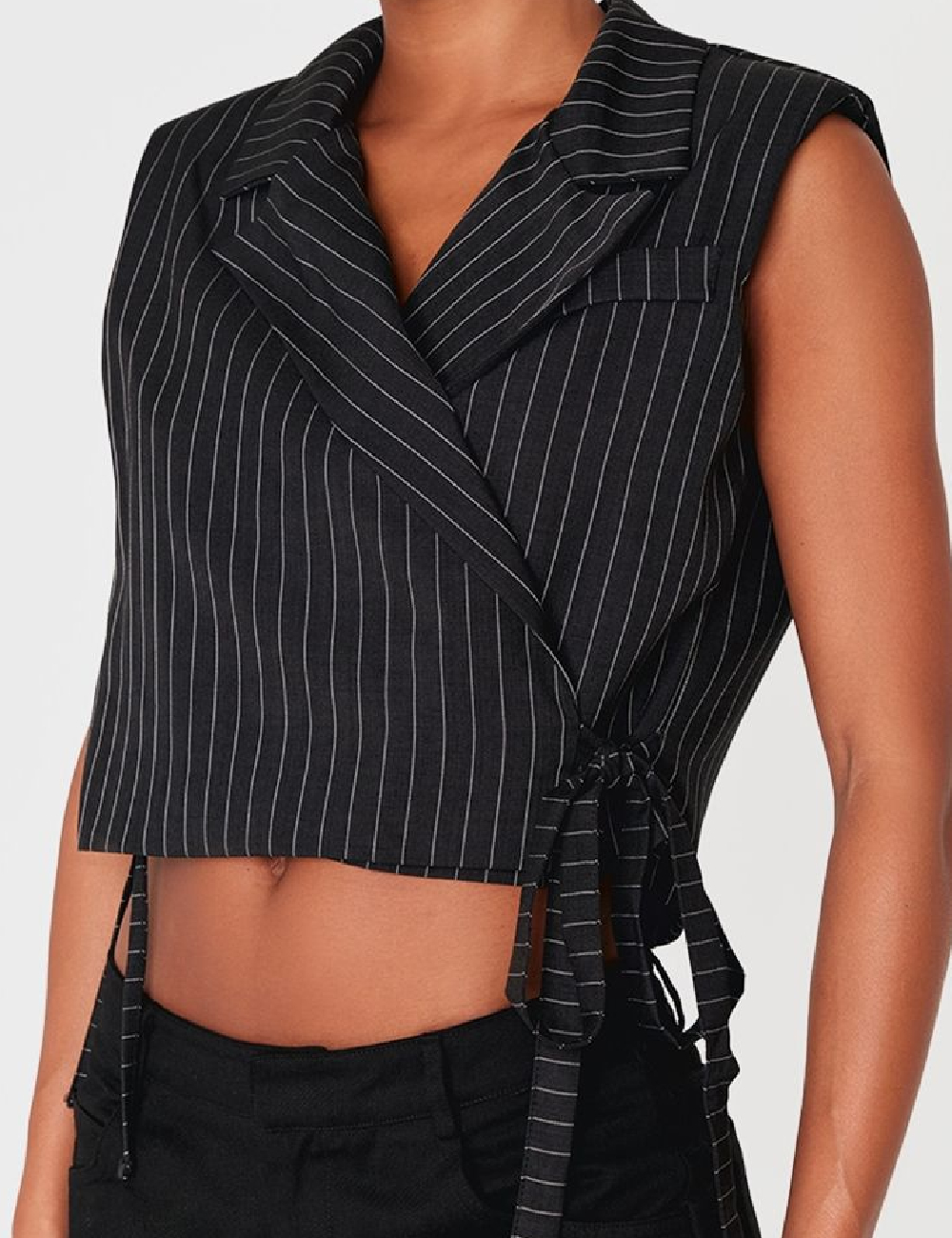 Vesta PRETTYLITTLETHING, negru - 1 | YEO