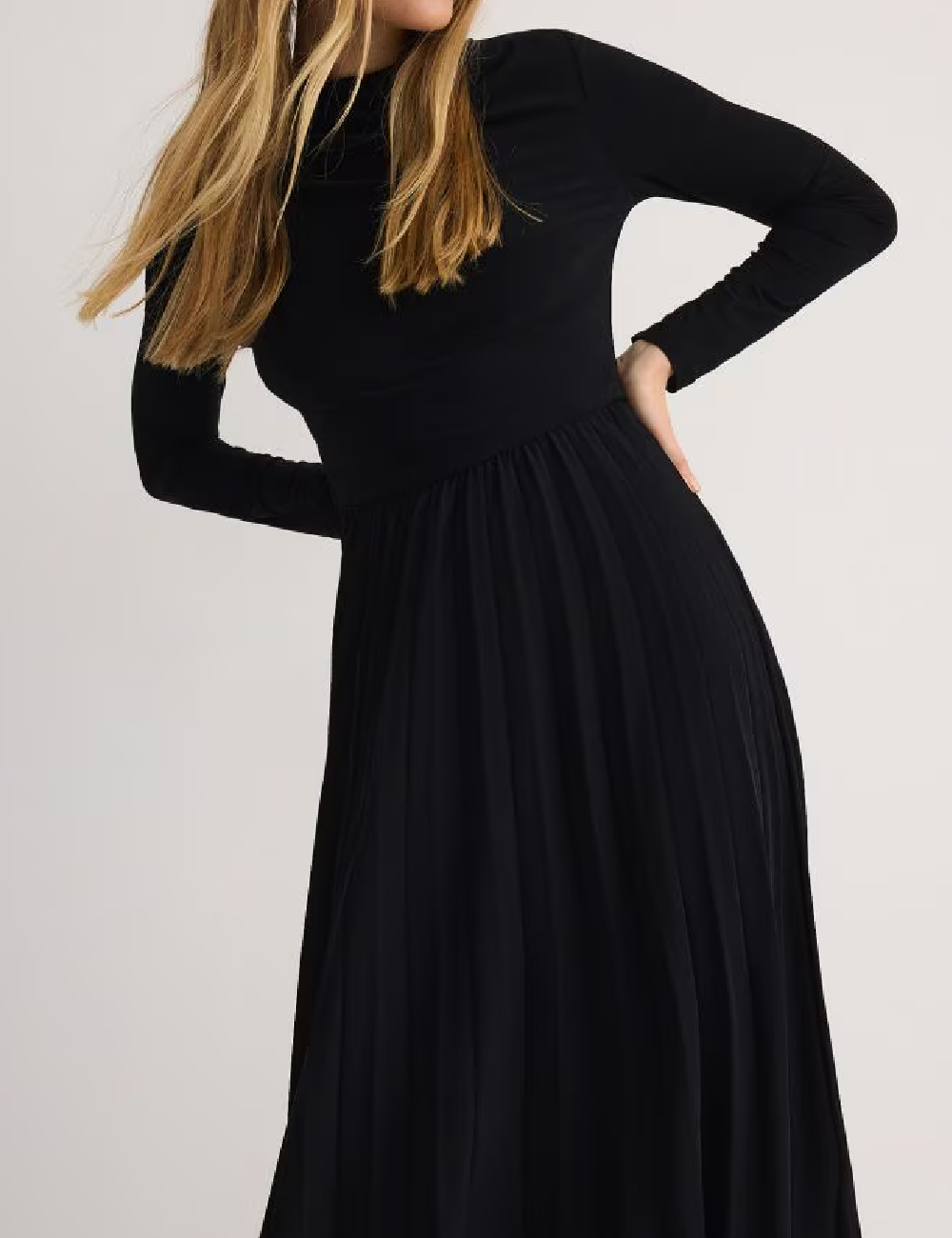 Rochie medie Reserved, negru - 1 | YEO