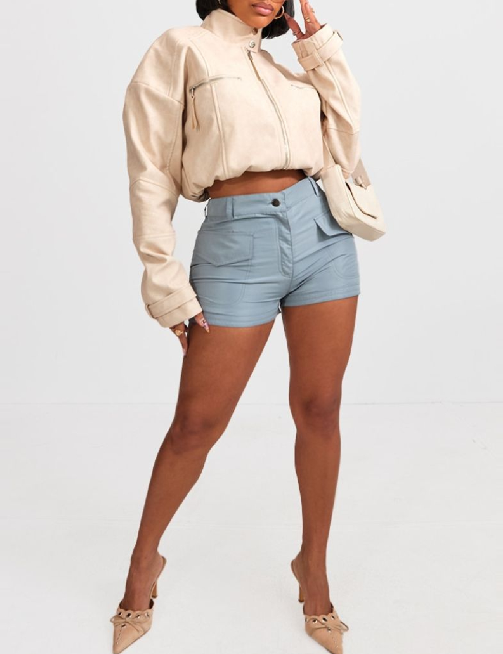 Pantaloni scurti PRETTYLITTLETHING, albastru