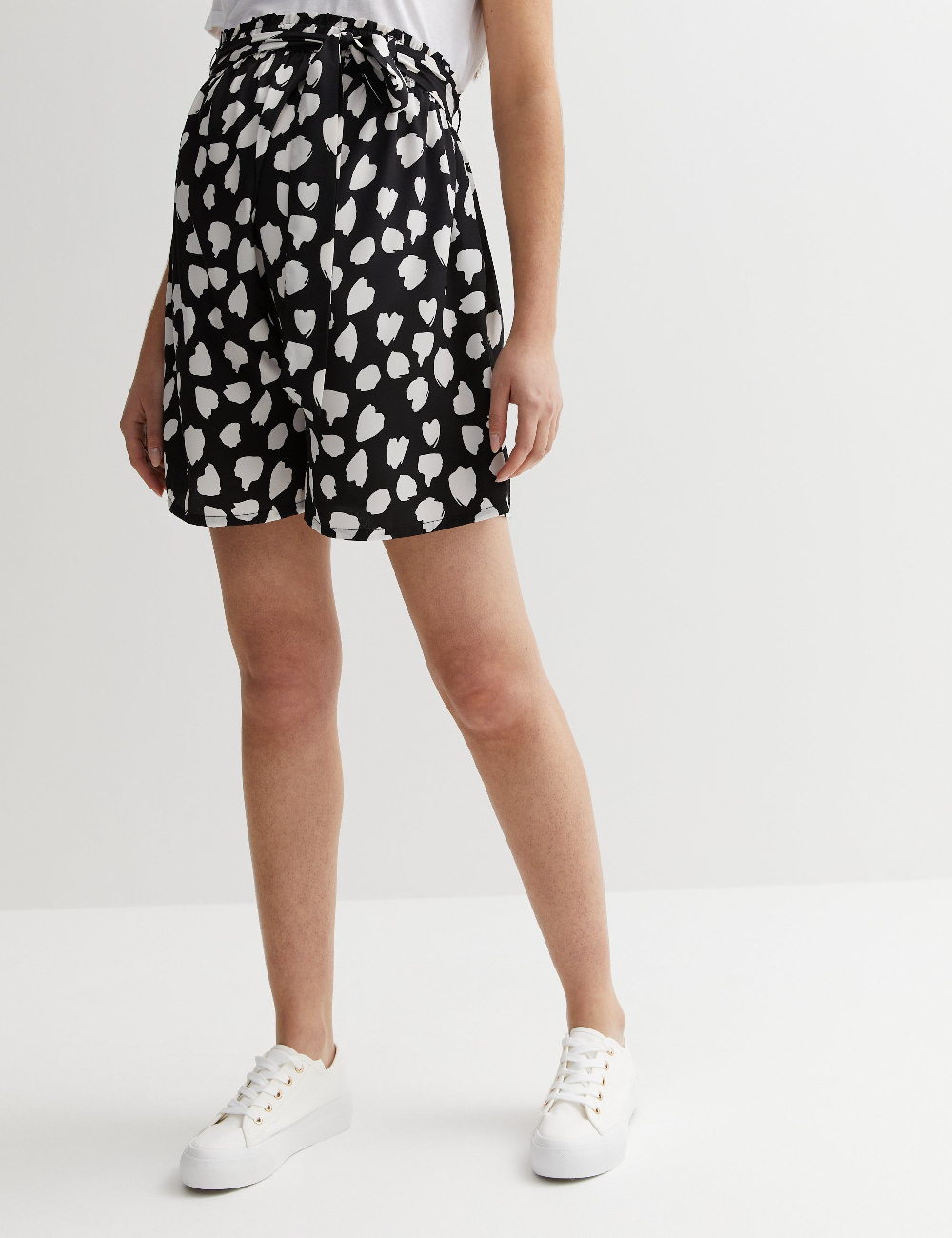 Pantaloni scurti New Look Maternity, negru - 1 | YEO