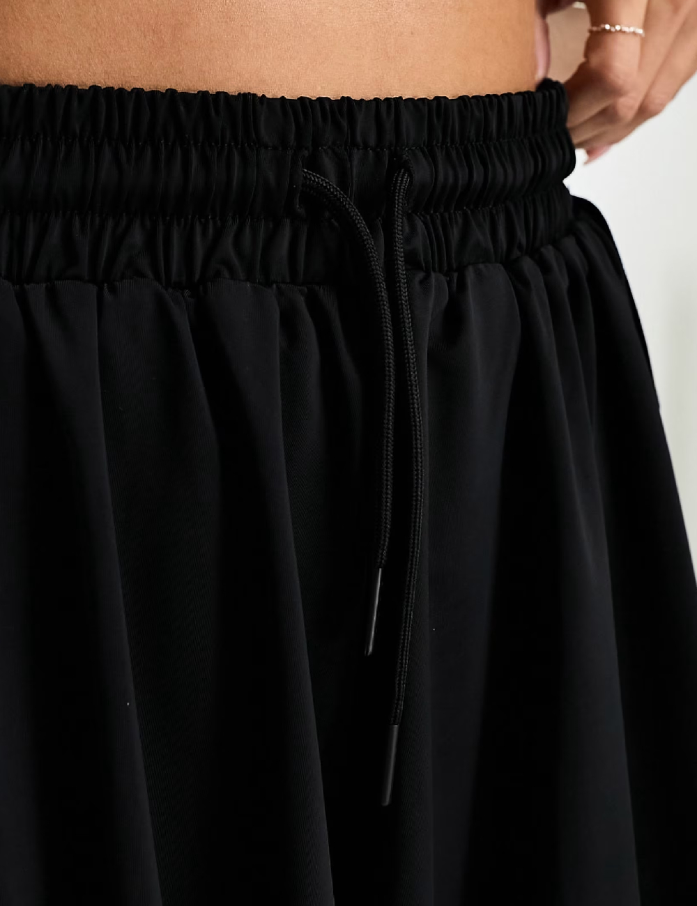 Pantaloni scurti Stradivarius, negru - 1 | YEO