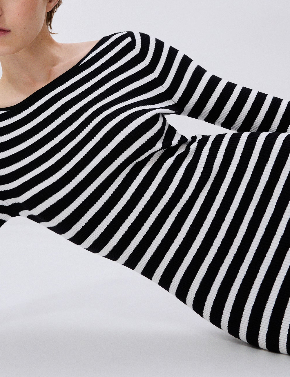 Rochie medie Reserved, alb/negru - 1 | YEO