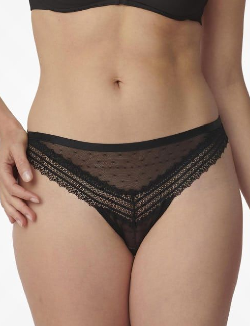 Model: Tempting Tulle_01 String. Triumph, negru