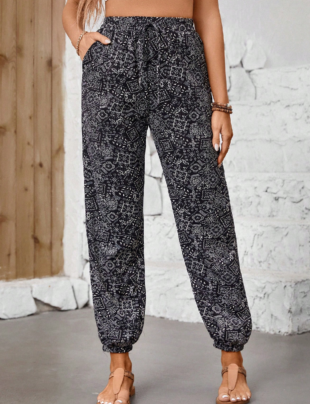 Pantaloni SHEIN, negru