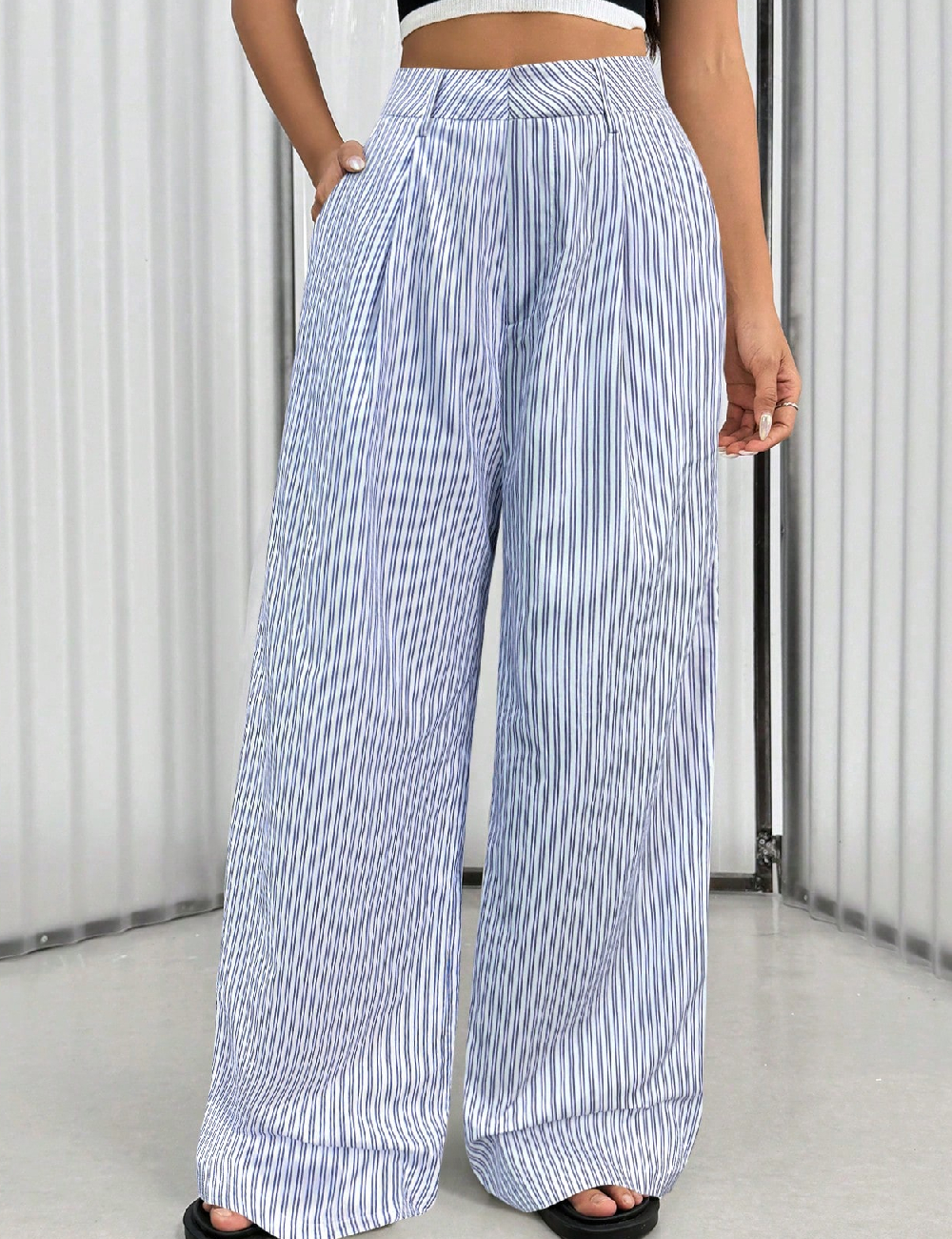 Pantaloni SHEIN, albastru/alb