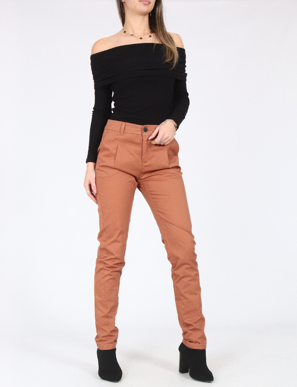 Pantaloni Bershka, maro