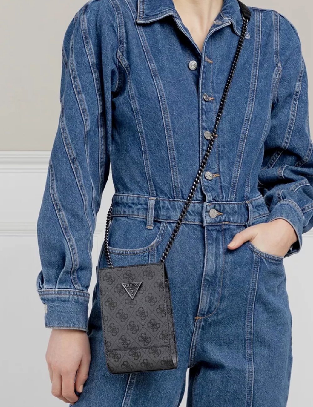 Geanta pentru telefon Guess, gri inchis