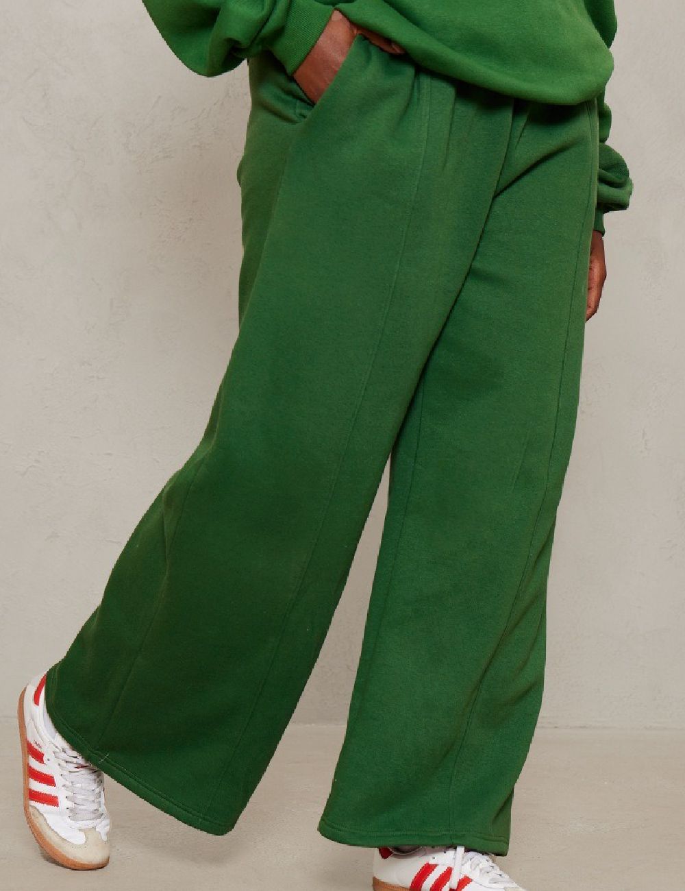 Pantaloni PrettyLittleThing Plus Size, verde