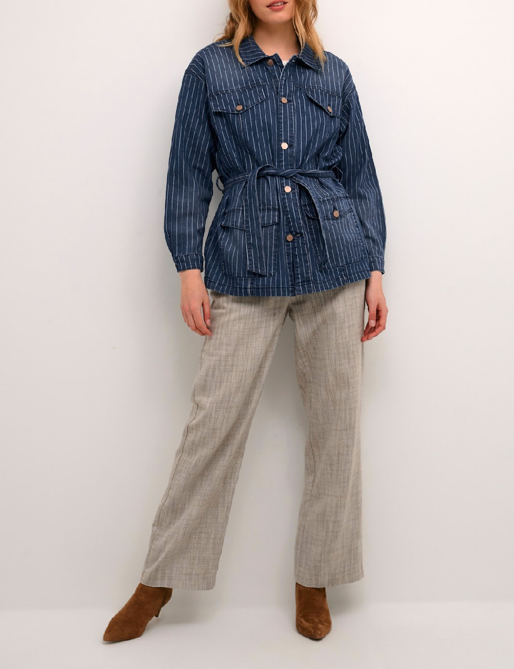 Jacheta Cream, bleumarin