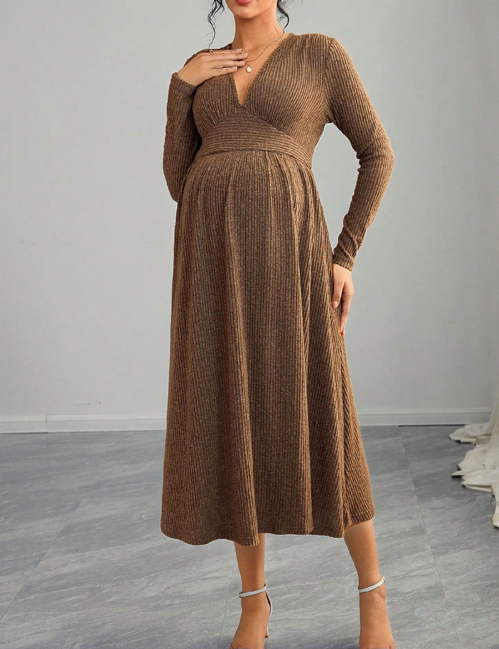 Rochie medie SHEIN Maternity, maro