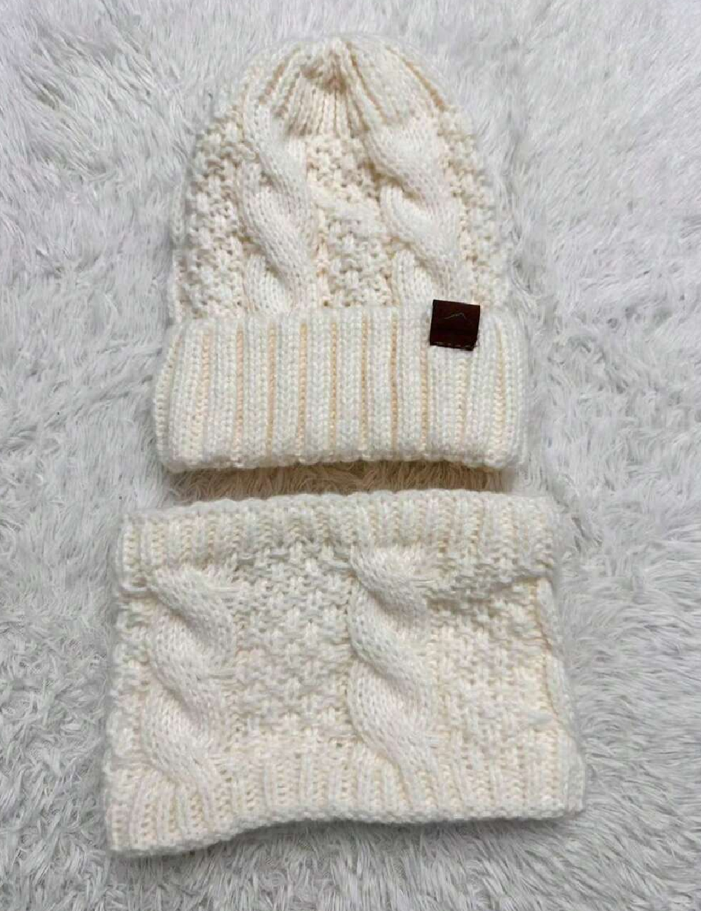 Set caciula si fular circular SHEIN, crem