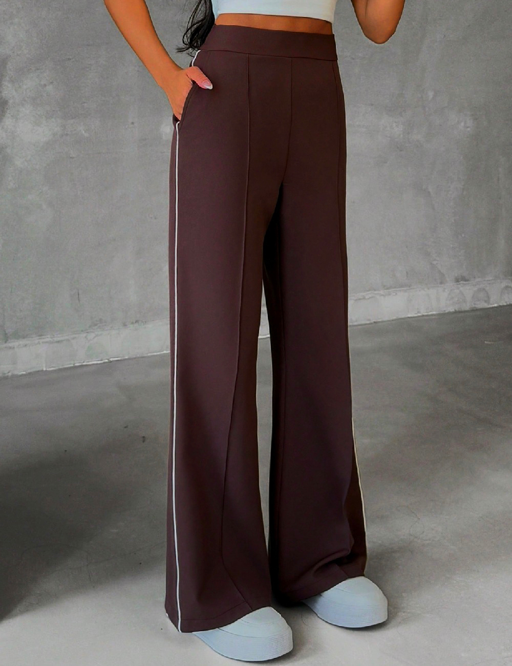 Pantaloni SHEIN, maro