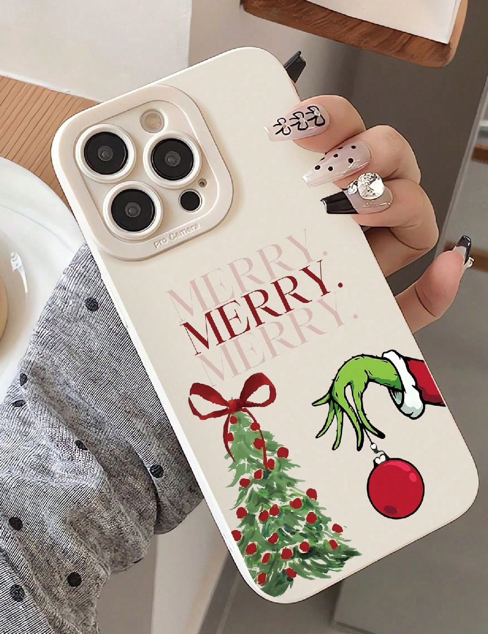 Husa iPhone 17 Pro Max SHEIN, crem