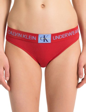 
						Chilot Calvin Klein, rosu