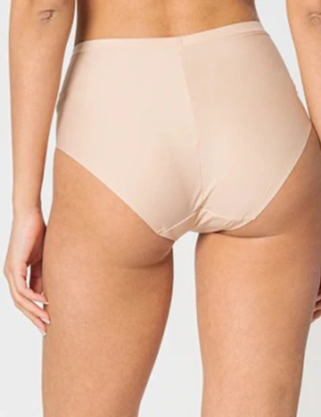 Chilot Triumph, nude