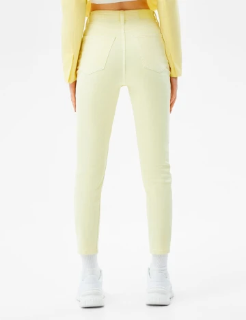 Blugi Bershka, galben, 42